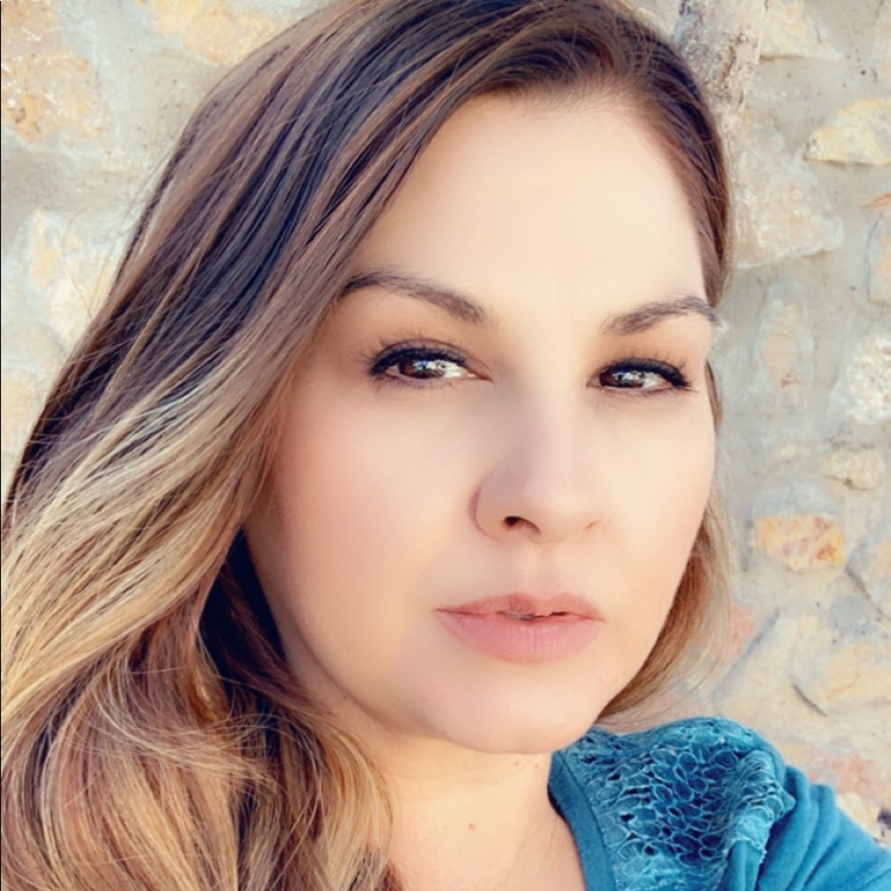 Meet your Posher, Crystal